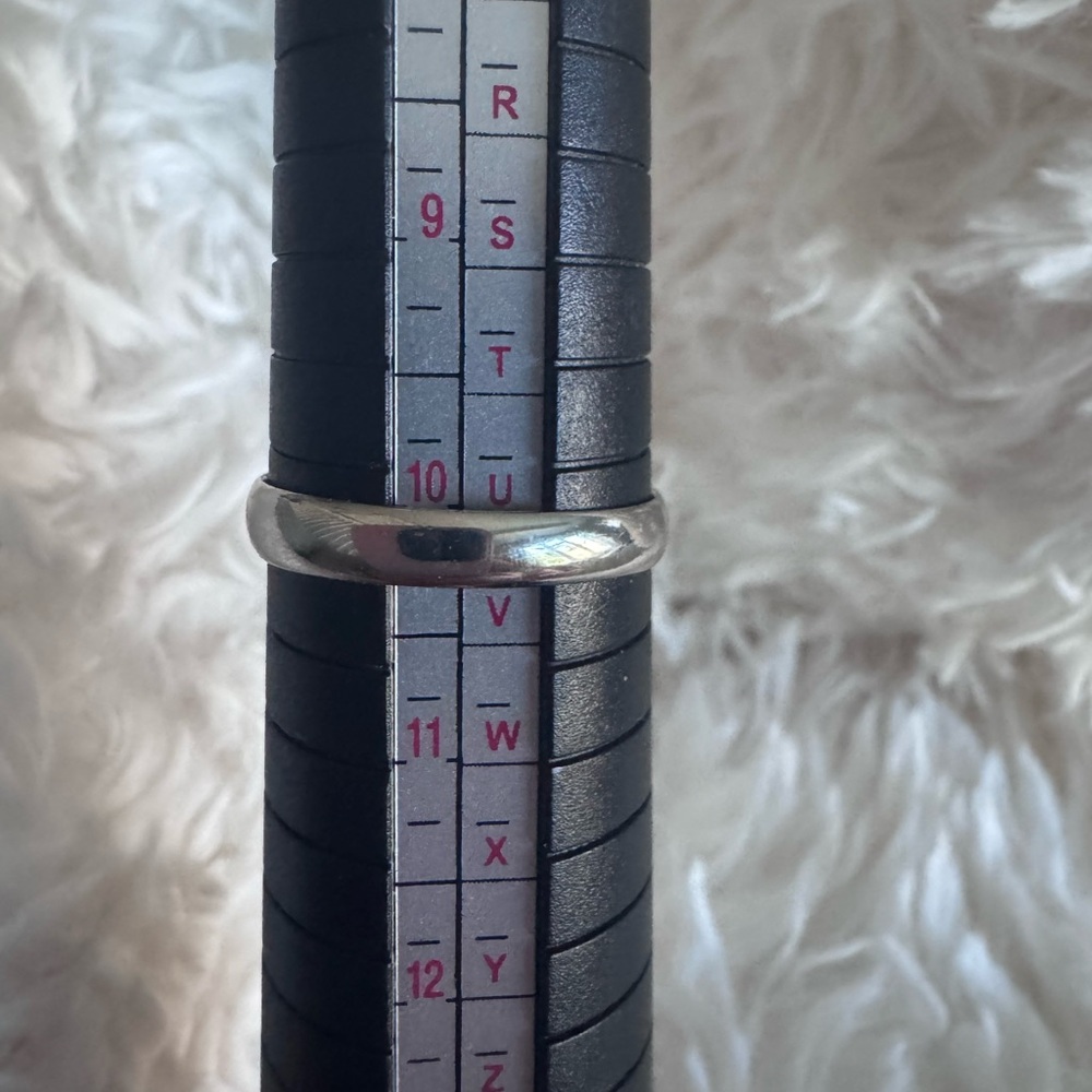 Elegant and stylish simple 14k white Gold ring wedding band *solid gold* - Picture 5 of 7